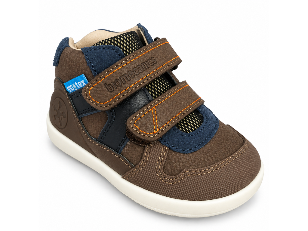 Chlapecké Barefoot boty Biomecanics v hnědé barvě